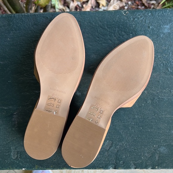 Madewell Flats - Picture 2 of 2